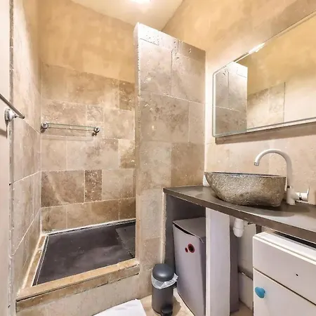 Cosy Centre 3 Pers Апартаменты *
